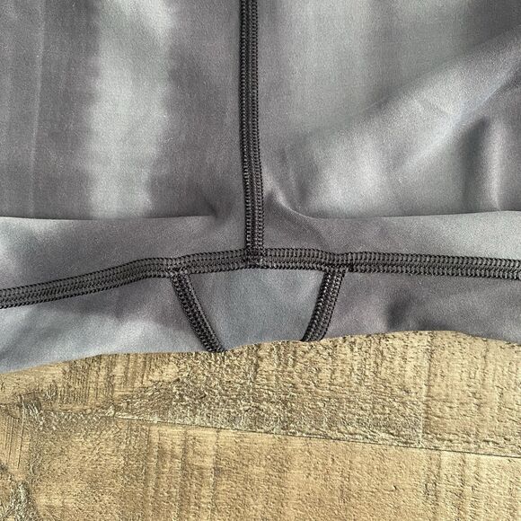 Lululemon In Movement 23" High Rise Linear Spray Dye White Black Sz 4 - Picture 10 of 12